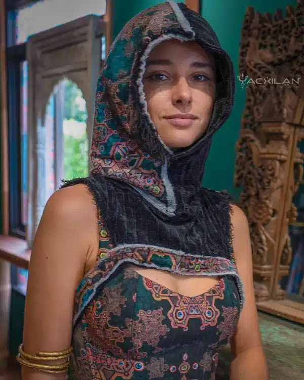 Crop Hood Sweater / Ultra Polar Black Koala - ATLANTHEON