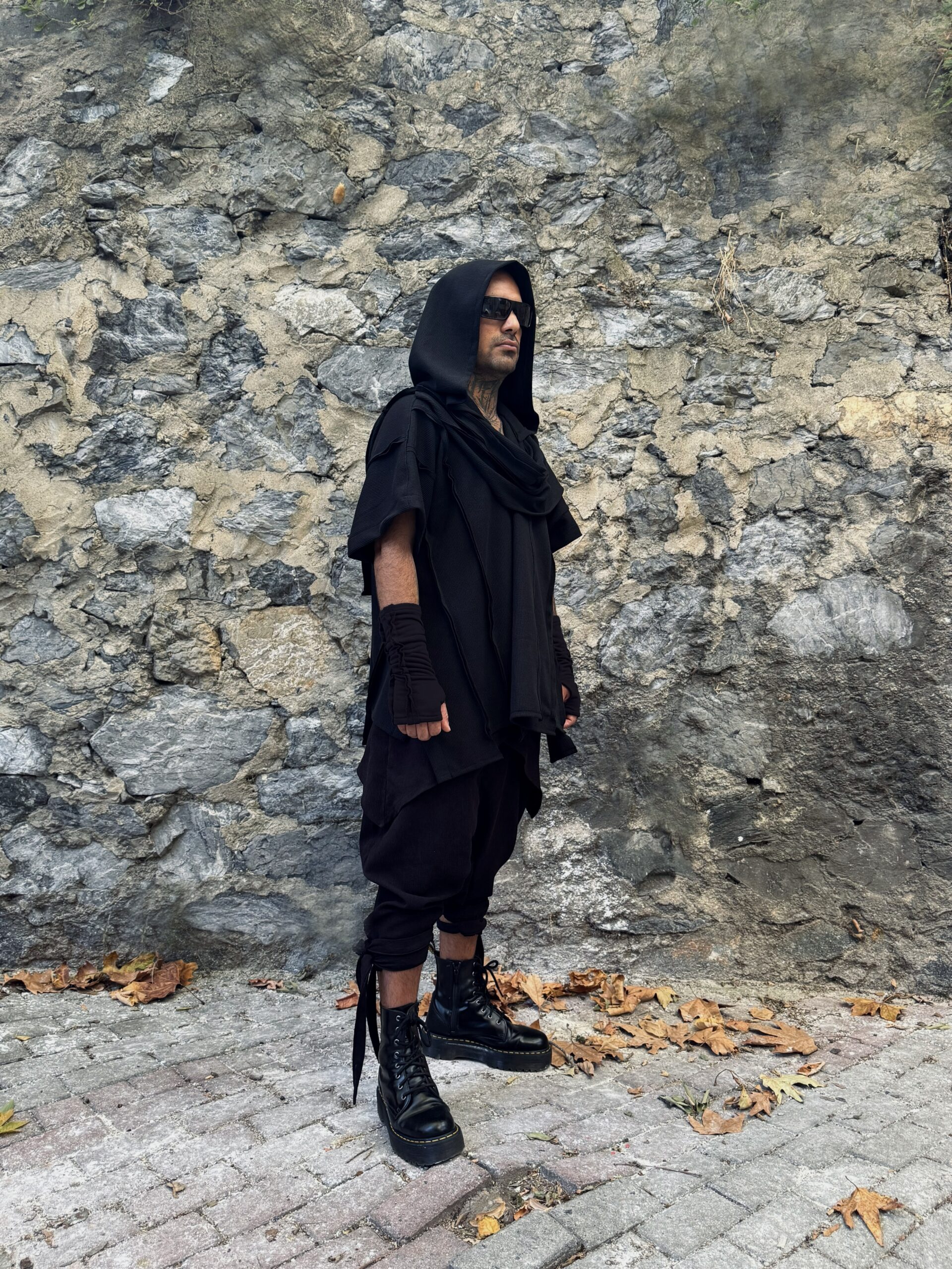 Shadow Drape Hooded Cardigan/ matching gloves Mina nia